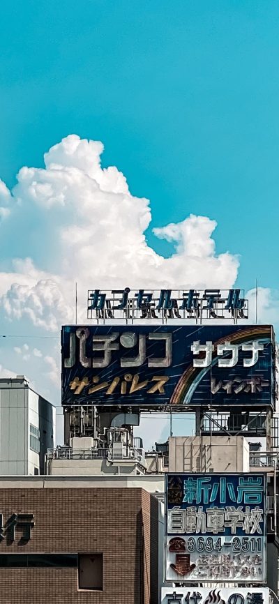 漫岛动漫 App 离线缓存页截图，展示已缓存剧集列表与占用空间统计，每项带有清晰度标签和删除按钮